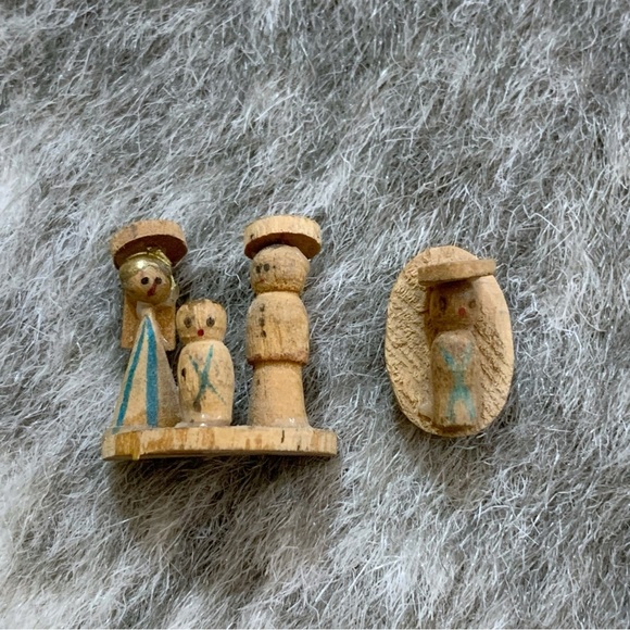 Vintage Tiny Miniature Holy Family - Picture 4 of 10